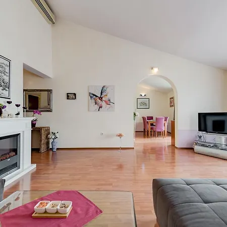 Triple Side Sea View Apartment *